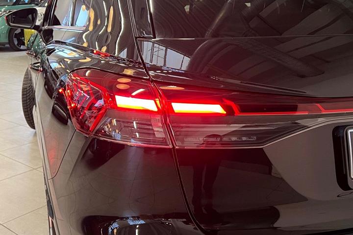 Sort Audi Q4 e-tron fra 2024