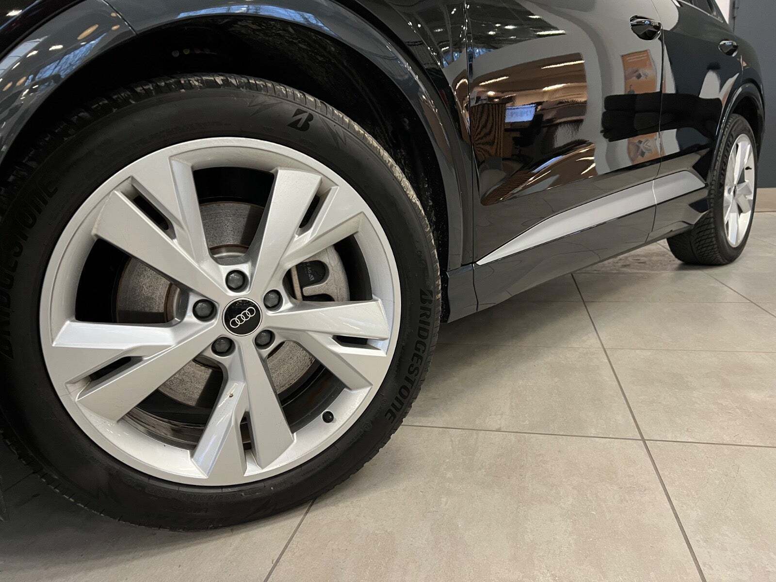 Sort Audi Q4 e-tron fra 2024