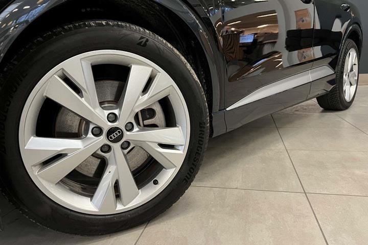 Sort Audi Q4 e-tron fra 2024