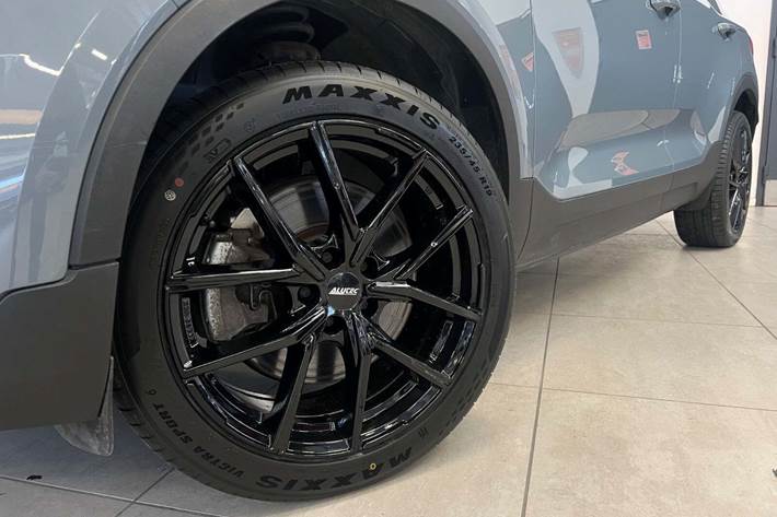 Grå Volvo XC40 fra 2021