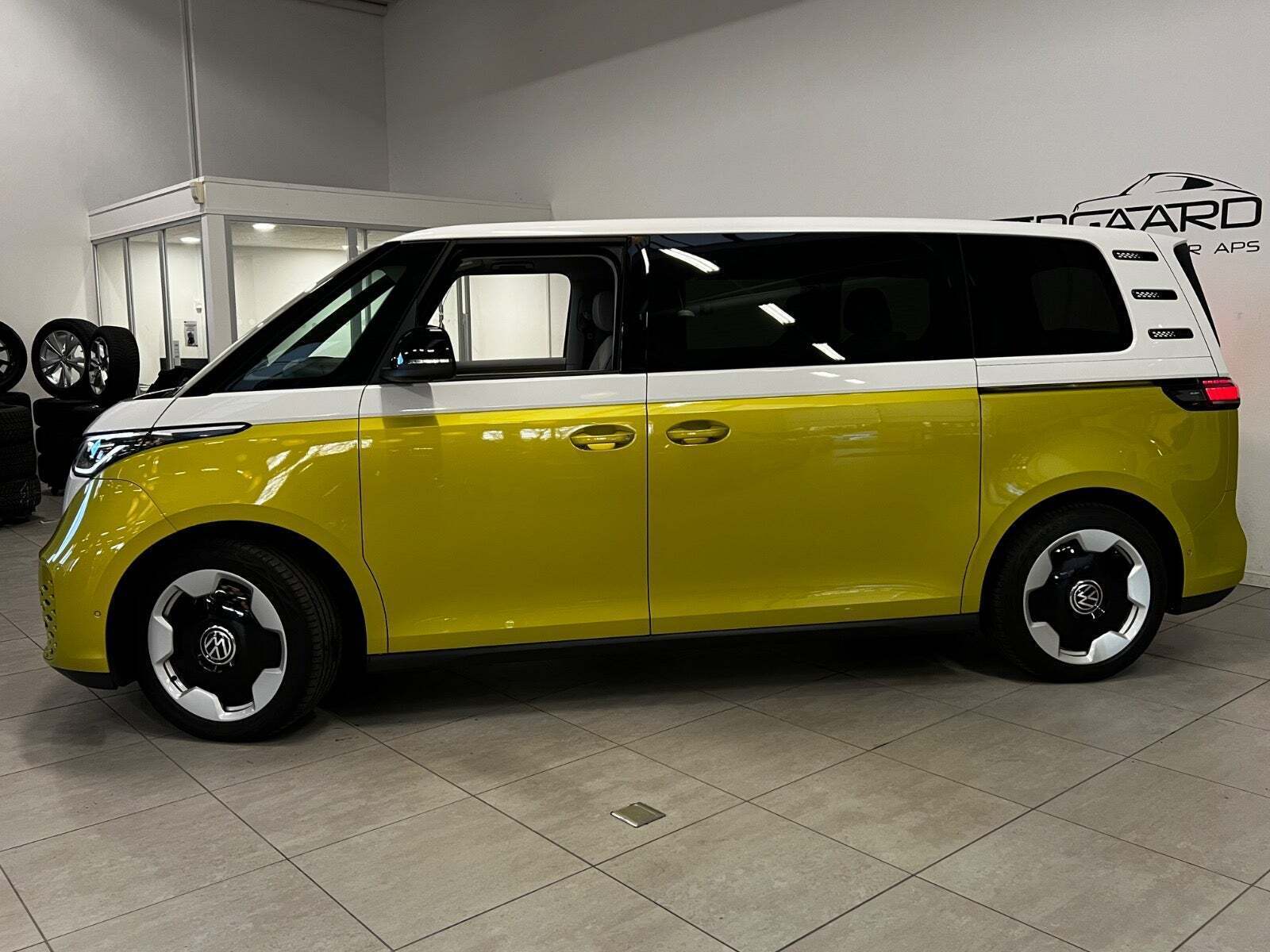 Gul VW ID.Buzz fra 2025
