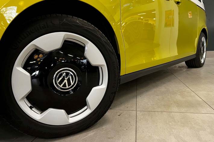 Gul VW ID.Buzz fra 2025