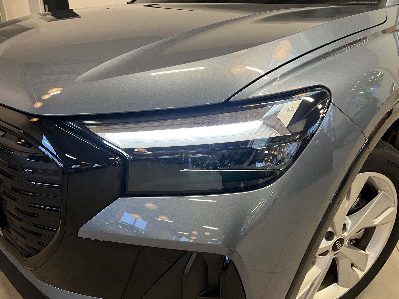 Blå Audi Q4 e-tron fra 2025