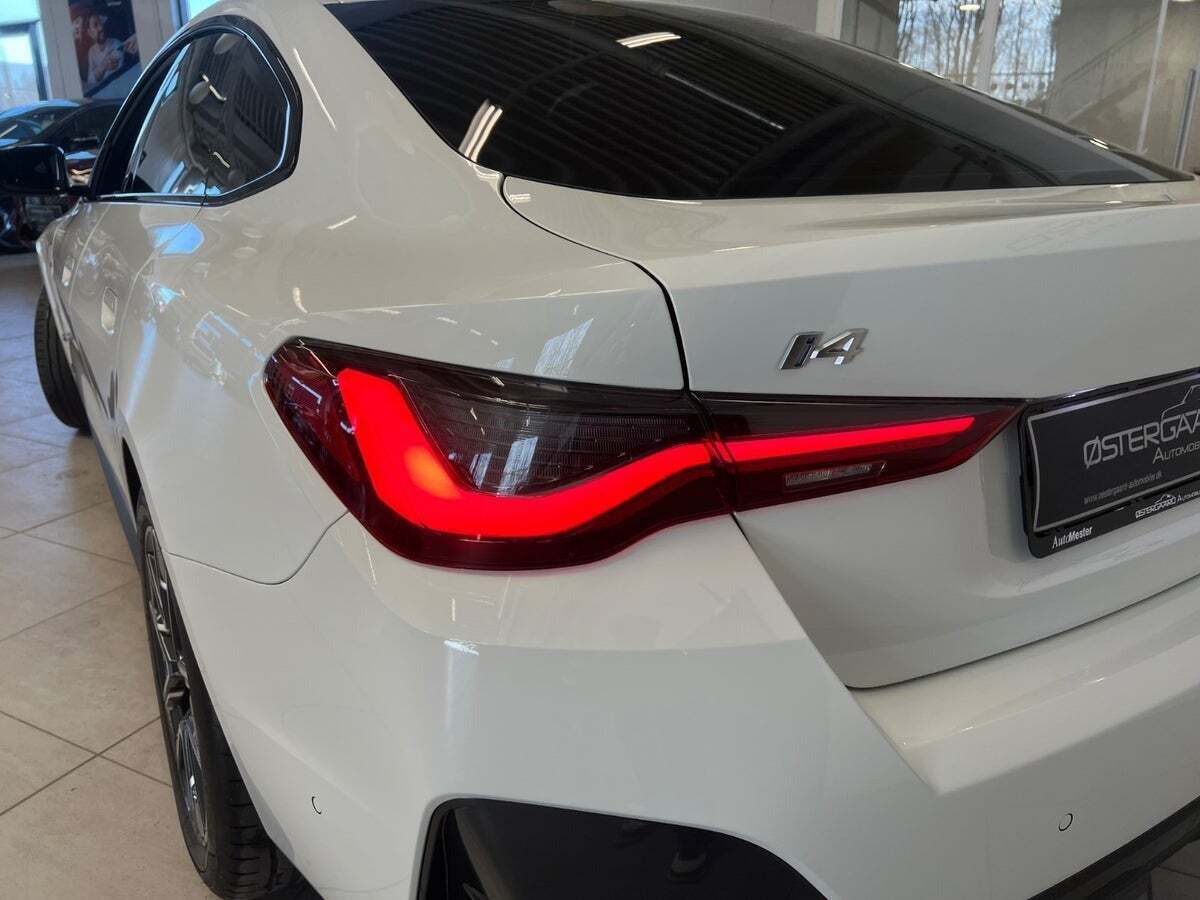 Hvid BMW i4 fra 2024