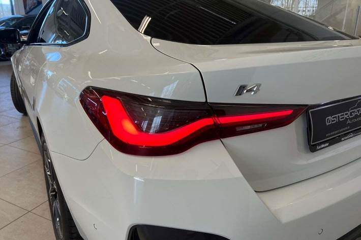 Hvid BMW i4 fra 2024