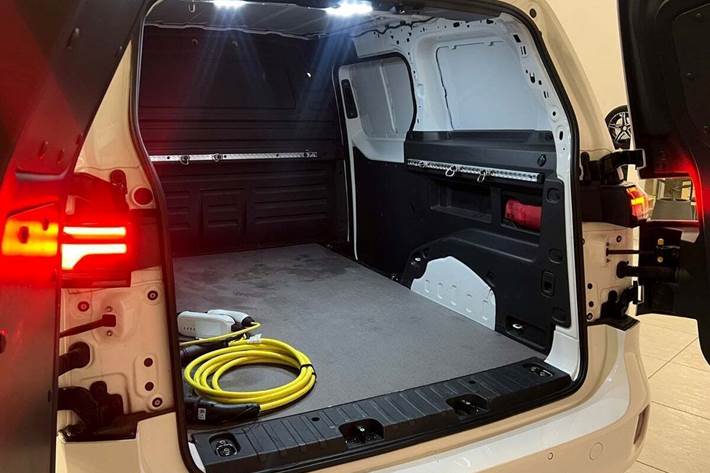 Hvid VW ID.Buzz fra 2023