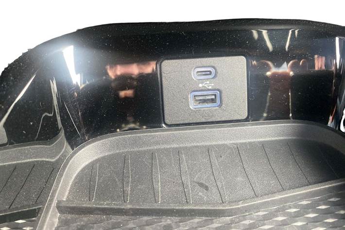 Grå Ford Mustang Mach-E fra 2023