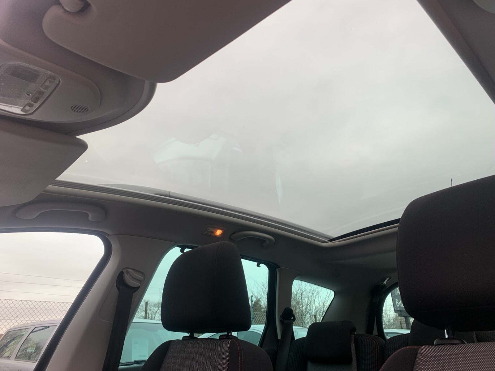 Grå Peugeot 308 fra 2012