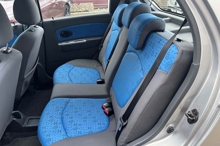 Sølv Chevrolet Matiz fra 2008 set indefra