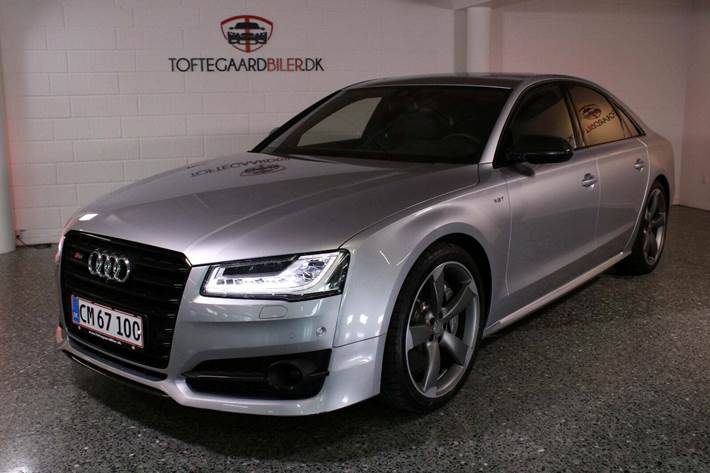 Grå Audi S8 fra 2016