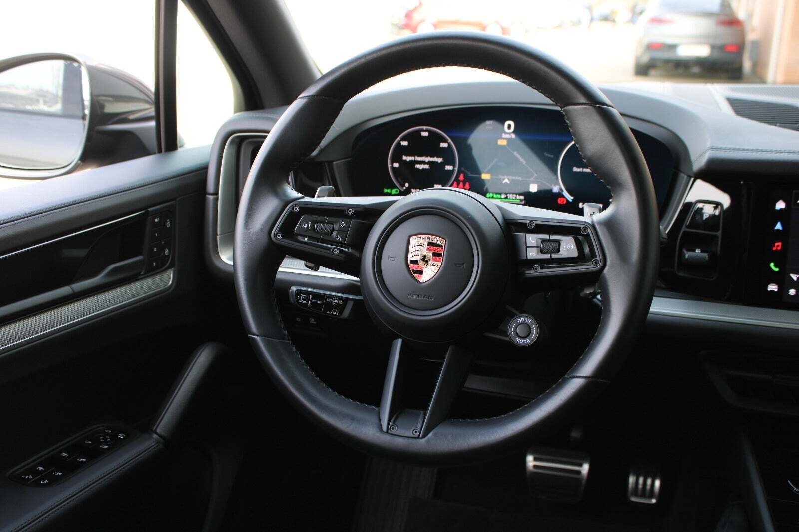 Grå Porsche Cayenne S fra 2024