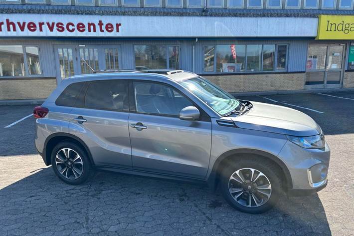 Grå Suzuki Vitara fra 2018