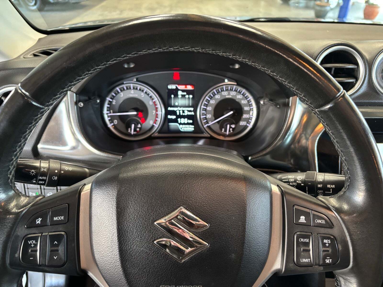 Grå Suzuki Vitara fra 2018