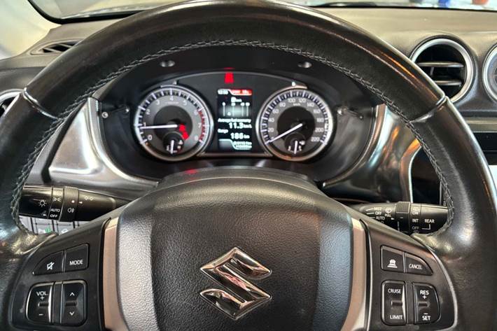 Grå Suzuki Vitara fra 2018