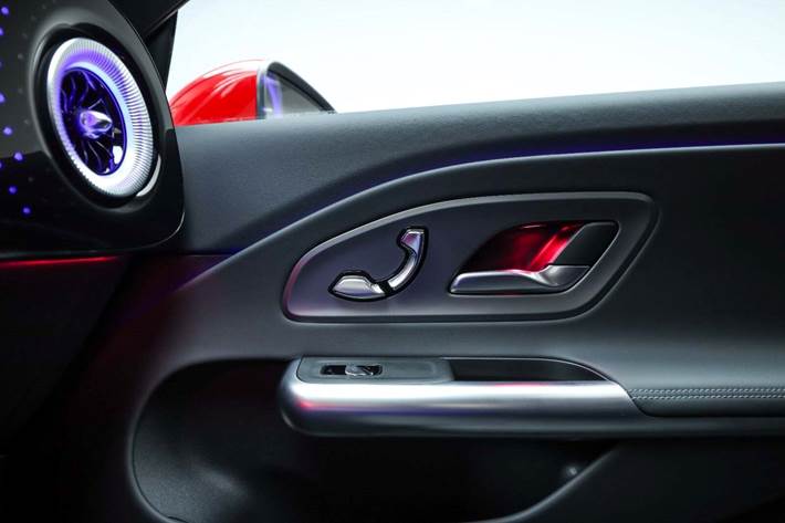 Rød Mercedes CLA250+ fra 2025