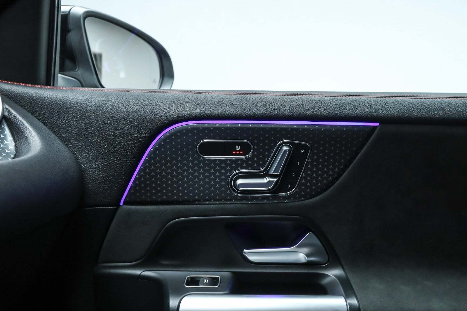 Sort Mercedes EQA350 fra 2025