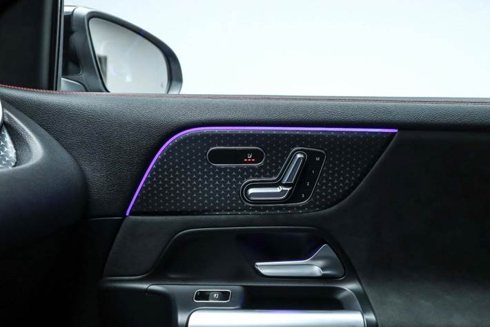 Sort Mercedes EQA350 fra 2025