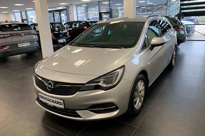 Sølv Opel Astra fra 2021