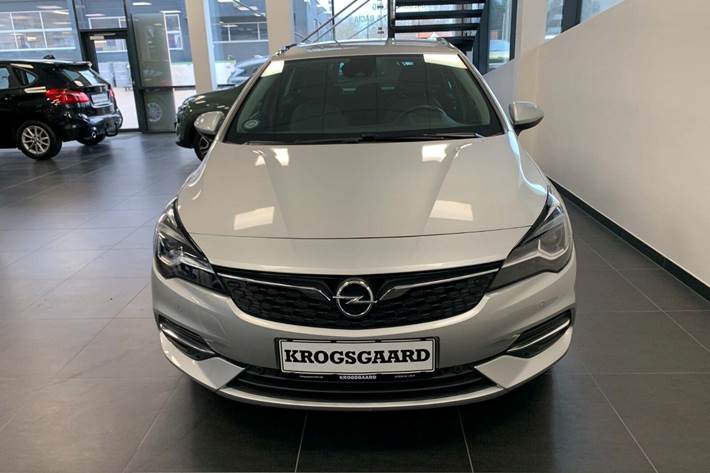 Sølv Opel Astra fra 2021