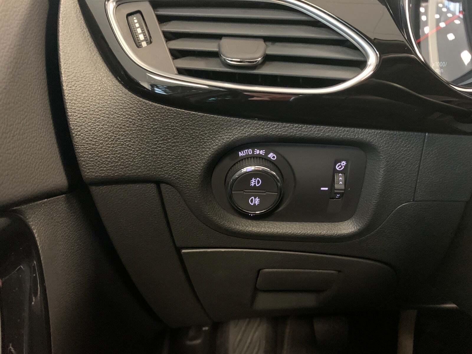 Sølv Opel Astra fra 2021