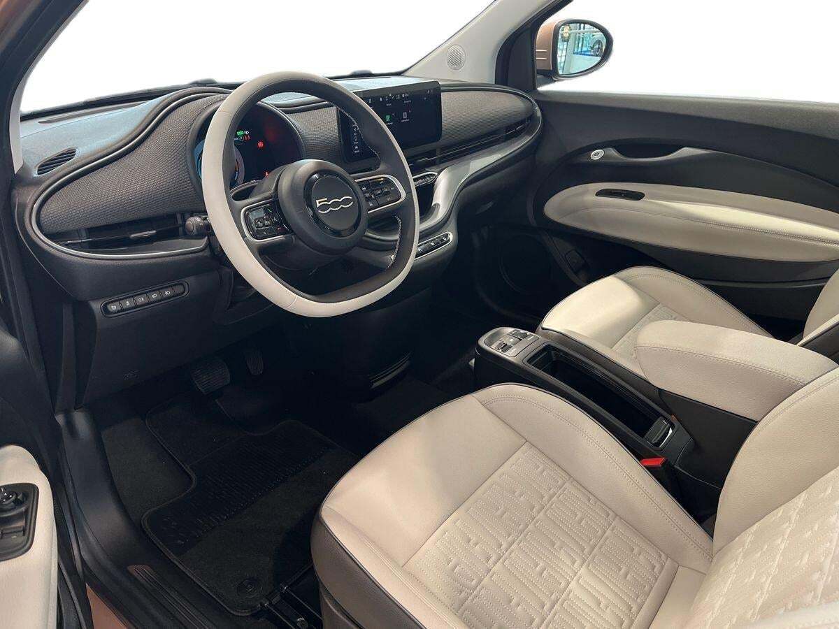 Fiat 500e 42 la Prima 3+1