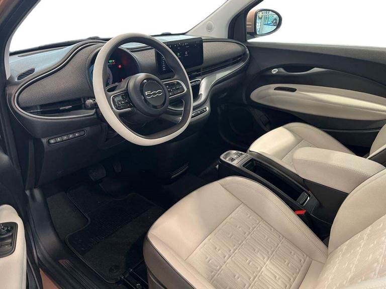 Fiat 500e 42 la Prima 3+1