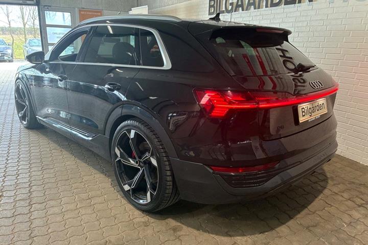 Sort Audi Q8 e-tron fra 2024