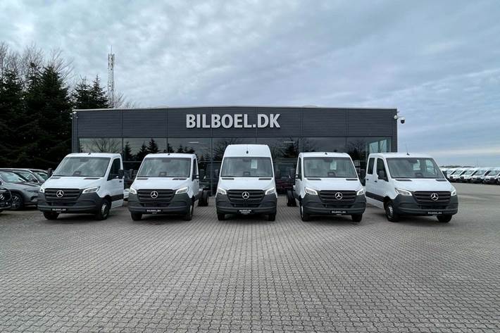 Hvid Mercedes Sprinter 517 fra 2024