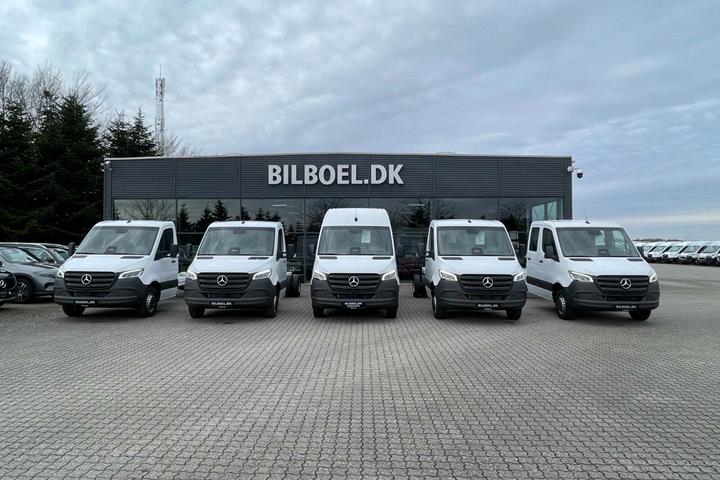 Hvid Mercedes Sprinter 517 fra 2024