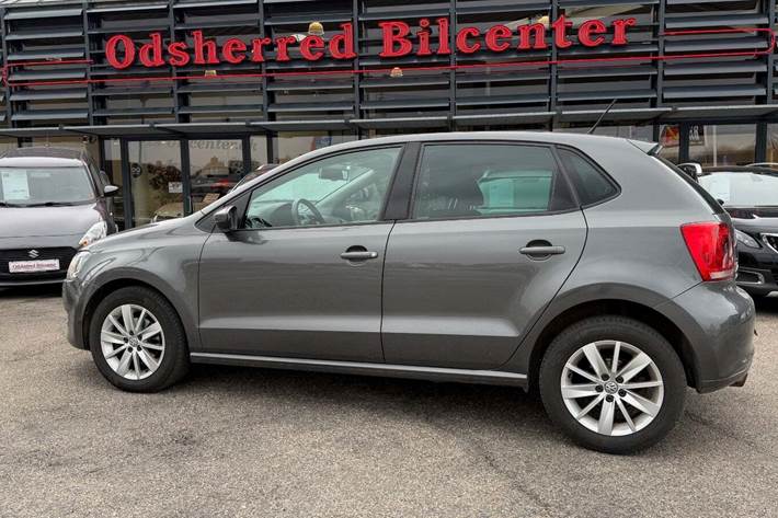 Grå VW Polo fra 2012