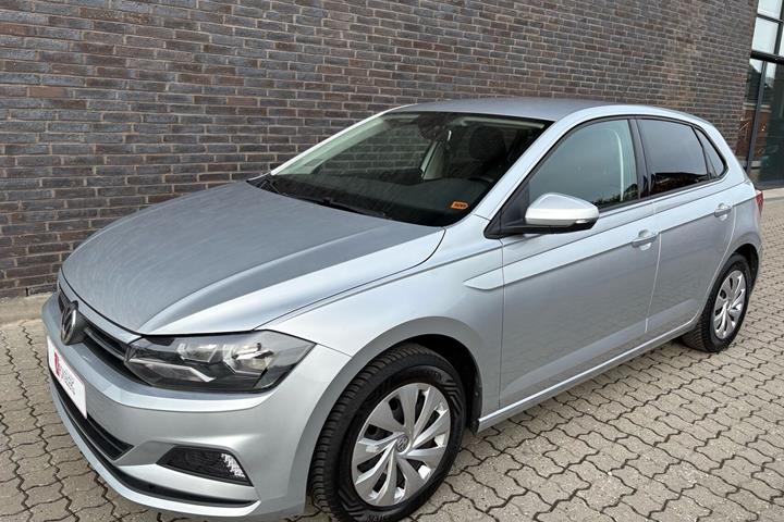 Sølv VW Polo fra 2020 set udefra