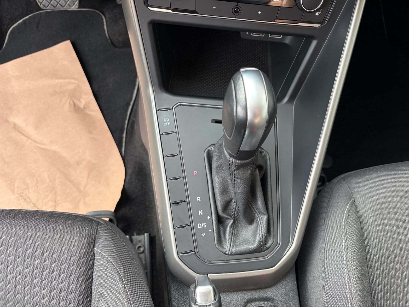 Sølv VW Polo fra 2020