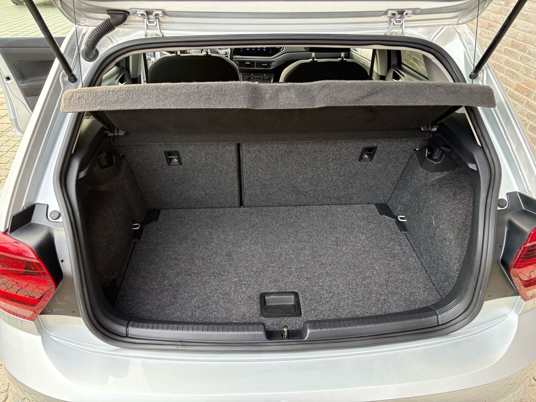 Sølv VW Polo fra 2020