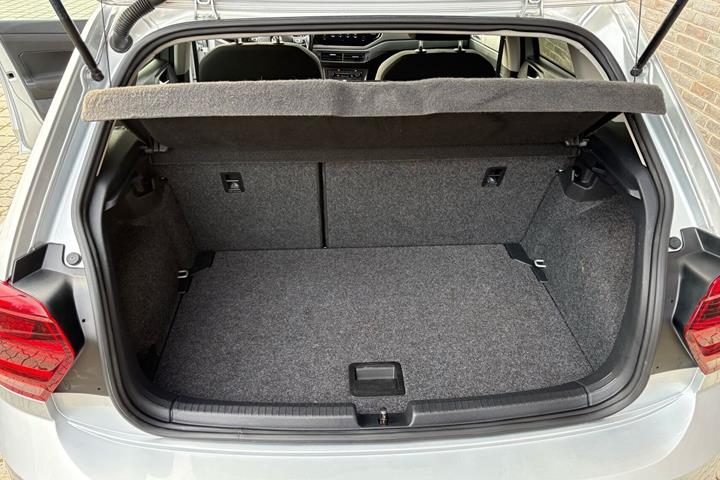 Sølv VW Polo fra 2020