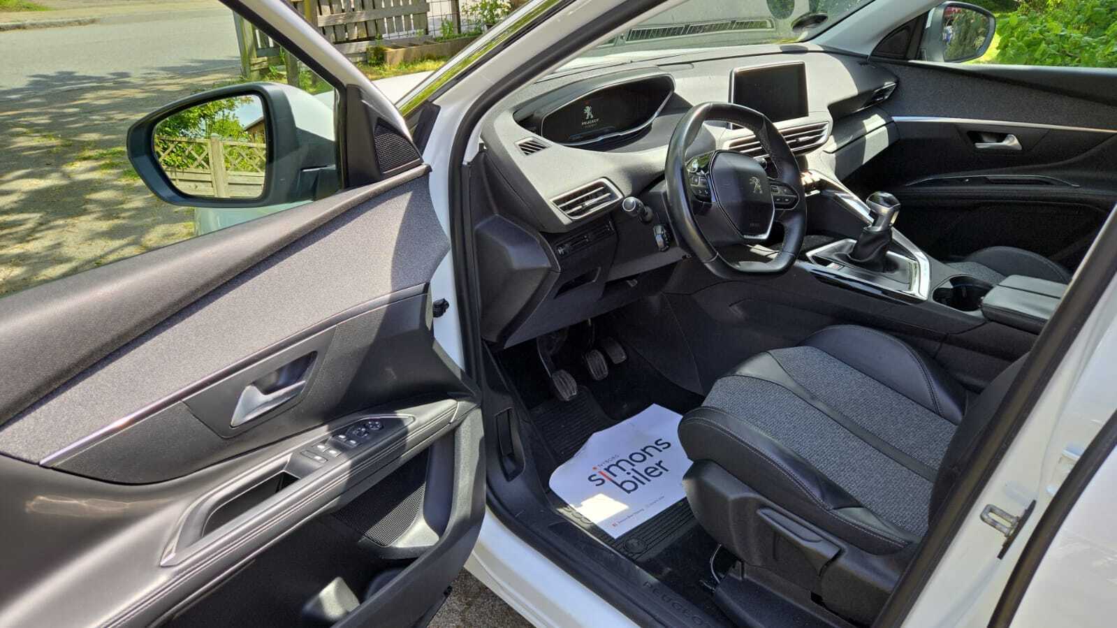 Hvid Peugeot 5008 fra 2017