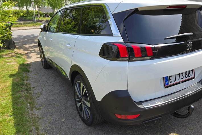 Hvid Peugeot 5008 fra 2017