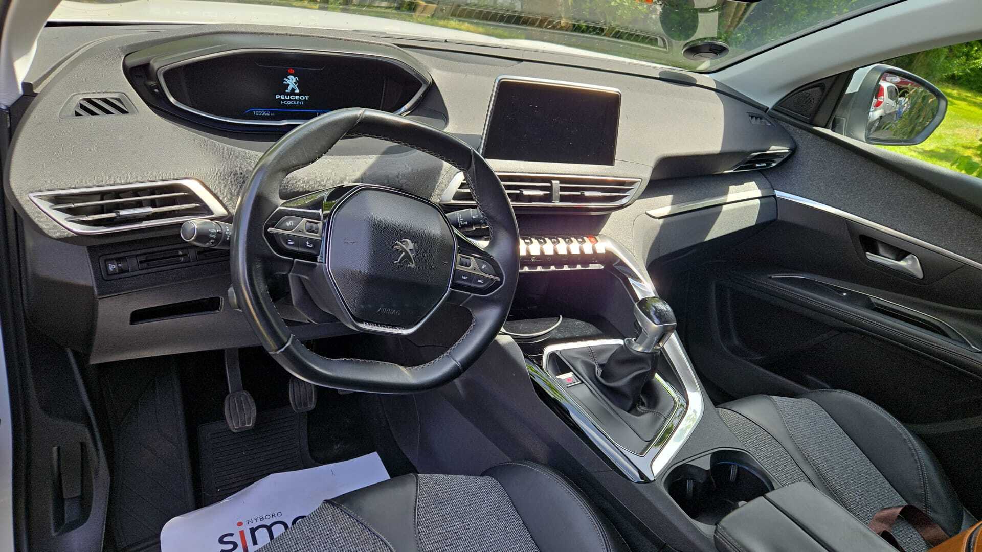 Hvid Peugeot 5008 fra 2017