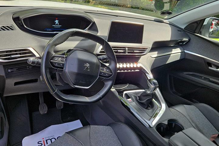 Hvid Peugeot 5008 fra 2017