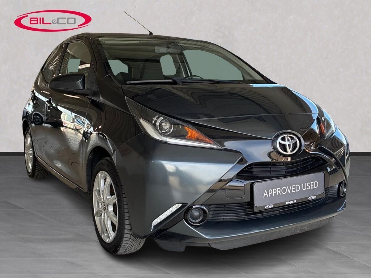 Sort Toyota Aygo fra 2016