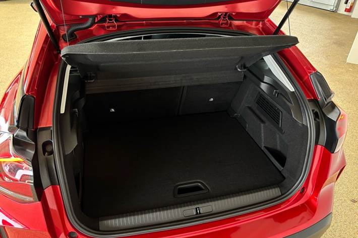 Rød Citroën C4 fra 2021