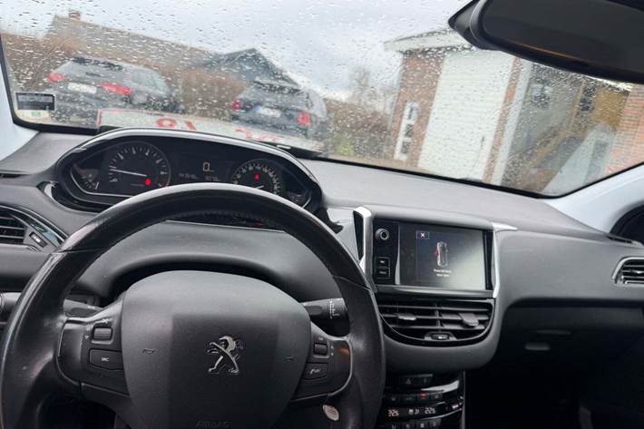 undefined Peugeot 208 fra 2017