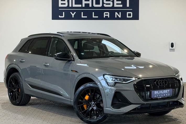 Grå Audi e-tron fra 2023