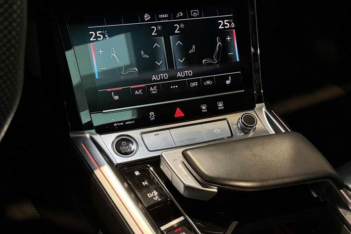 Grå Audi e-tron fra 2023