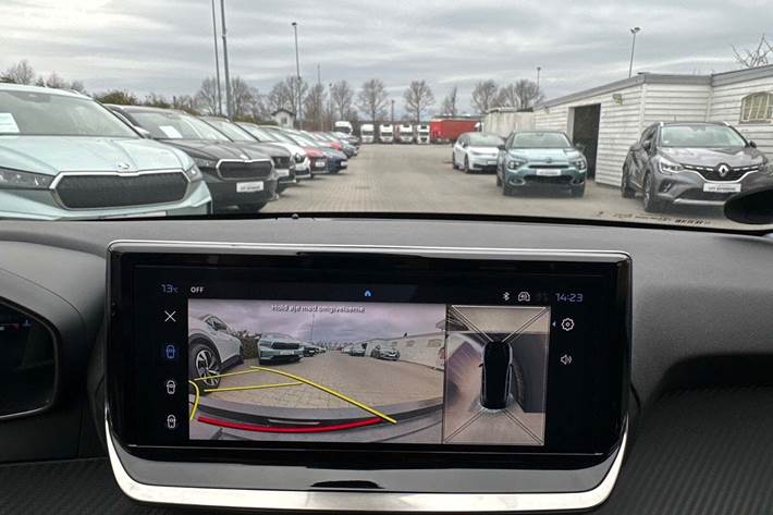 Sort Peugeot 208 fra 2024