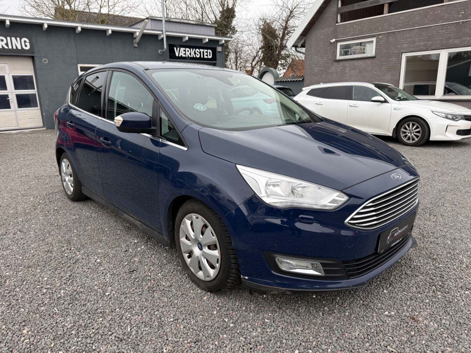 Blå Ford C-MAX fra 2017