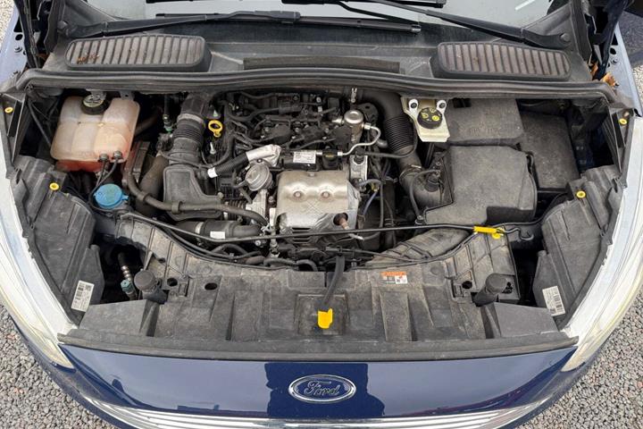 Blå Ford C-MAX fra 2017