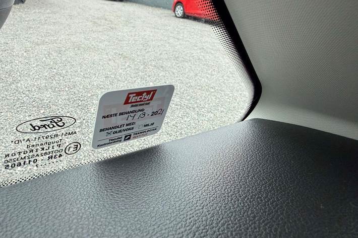 Blå Ford C-MAX fra 2017