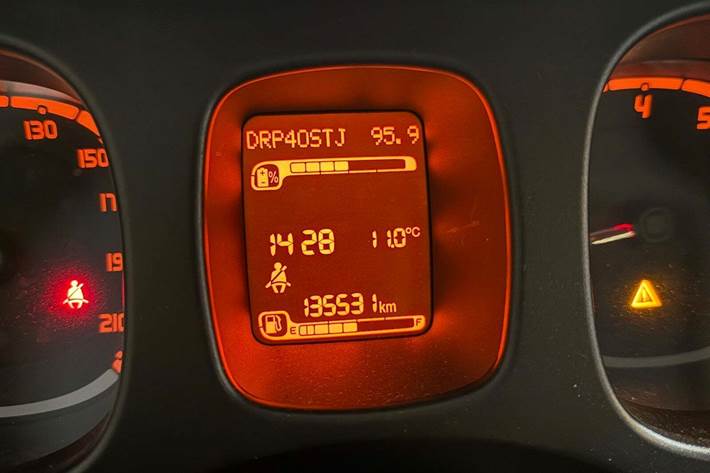 Blå Fiat Panda Cross fra 2020 set indefra