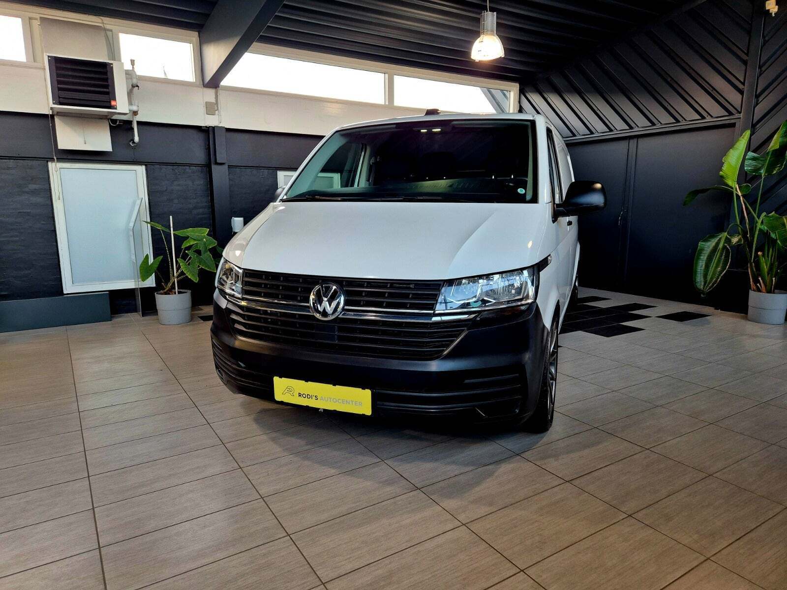 VW Transporter 2,0 TDi 150 Kassevogn DSG lang