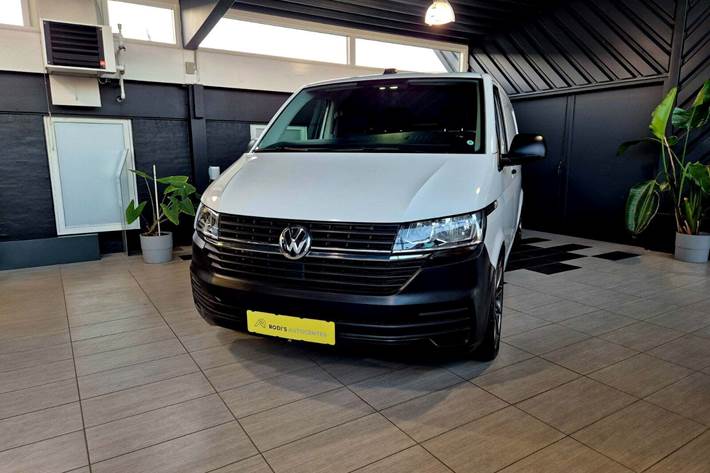 Hvid VW Transporter fra 2022